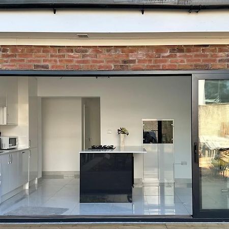 Beautiful 3 Bedroom House In London -Ensuite Bed Room Twickenham Eksteriør billede
