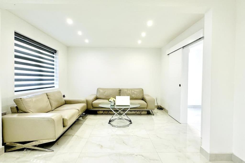 Beautiful 3 Bedroom House In London -Ensuite Bed Room Twickenham Eksteriør billede