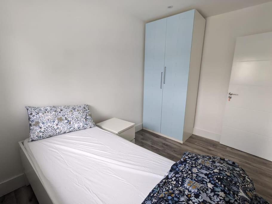 Beautiful 3 Bedroom House In London -Ensuite Bed Room Twickenham Eksteriør billede
