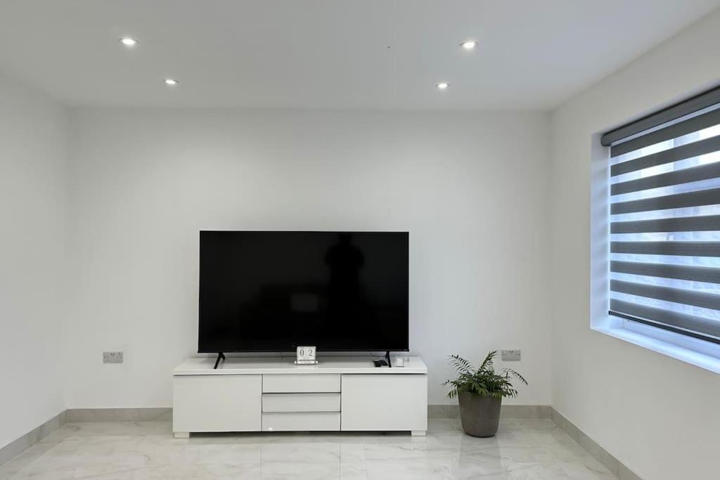 Beautiful 3 Bedroom House In London -Ensuite Bed Room Twickenham Eksteriør billede
